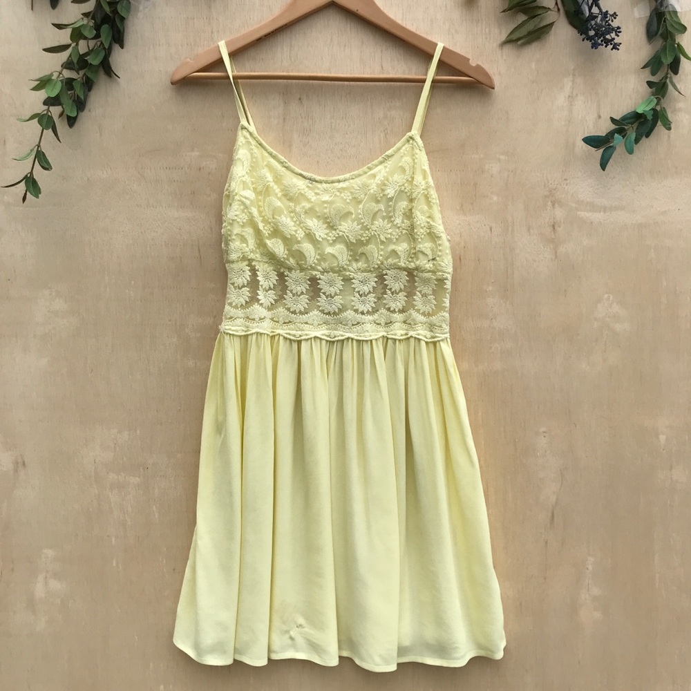 Light Yellow Top Shop Lace Dress - Picture 2 of 8